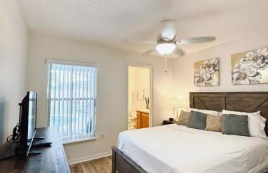 Family Home, Near Disney-Private pool, Spacious 3BR Retreat - Photo 26