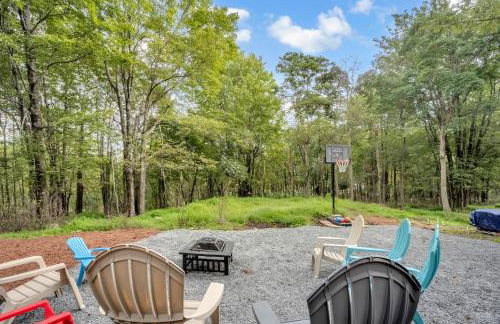 Stunning! Pocono Escape! HotTub Sauna Pool Ski Pet-Friendly Firepit Game Room Fireplace BBQ Lakes Tennis Fishing - Foto 62