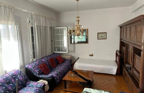 Angela House - Photo 34