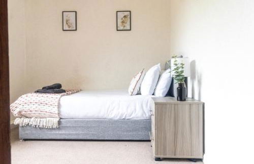 Adrian House, near Hospital, easy parking + garden - Foto 2