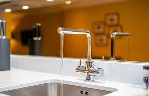 Dragon Suites Luxury Apartments at Rutland Square - Photo 29