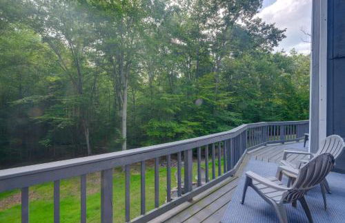 Spacious and Serene Lake Ridge Retreat with Game Room! - Foto 32