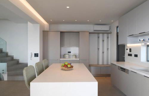 Rozites Luxury Beachfront Villa, By Hellocrete - Foto 17