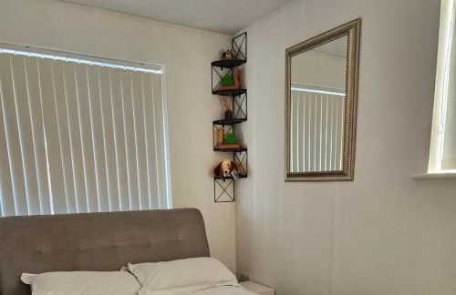 Willow Retreat - House in Burbage- Sleeps2- Garden - Photo 14