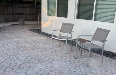 Mid-Century with Outdoor Oasis - Foto 7