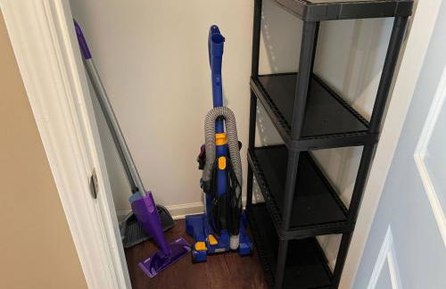 Retreat At The Charles Fast WiFi WasherDryer - Foto 23