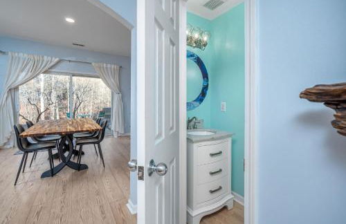 Modern 3-BR Townhome w Private Backyard Near RTP - Foto 7