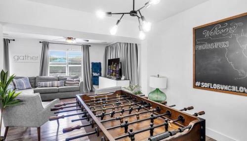 Spacious 5 Bedroom Heated Pool and Hot Tub, 12 minutes to the Beach - Foto 4