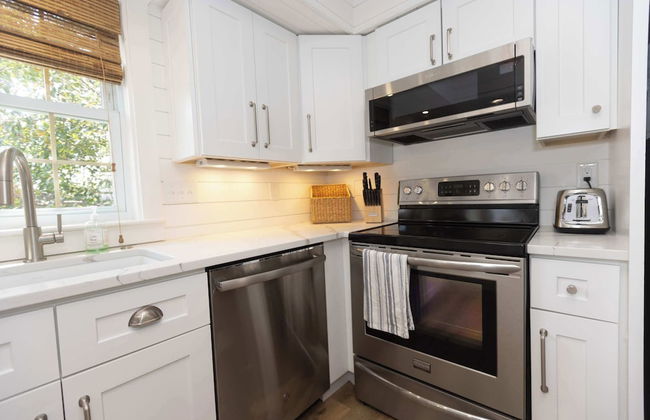 Heaven on Earth! 2 BDR Fontana Flat, Walk to Lake - Photo 10