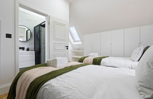 Beautiful Home, Free Parking For Large Groups Sleeps 10 Book Now! - Foto 10