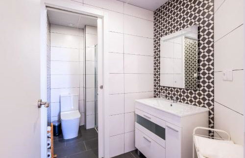 BrightHouse with Warm and Friendly Vibes - Photo 25