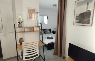 Essential Near stadium Air conditioning et Private parking - Foto 15