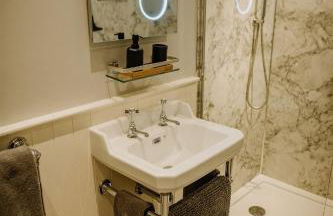 Lyme Tree Farm Cottages - Hotching Barn and Knockstone Cottage - Foto 32