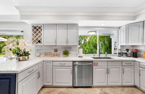 Tropical Villa Retreat with Private Pool & Peaceful Backyard - Stylish Escape in a Tranquil Residential Area - Foto 22