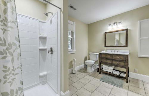 Remodeled Pittsboro Farmhouse Sitting on 220 Acres - Foto 21