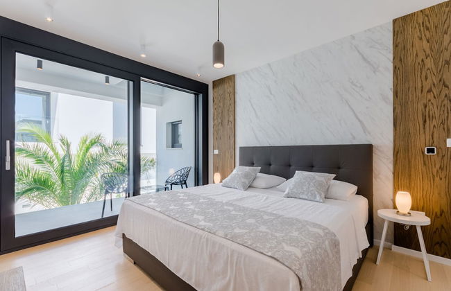 Luxury Villa Luna with Swimming Pool - Photo 7