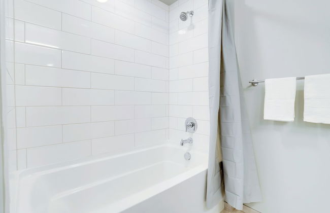 Bright Apartment with Great Amenities - Foto 32