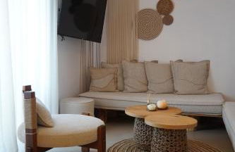 L A Boutique Suites with Private Hot Tub - Photo 17