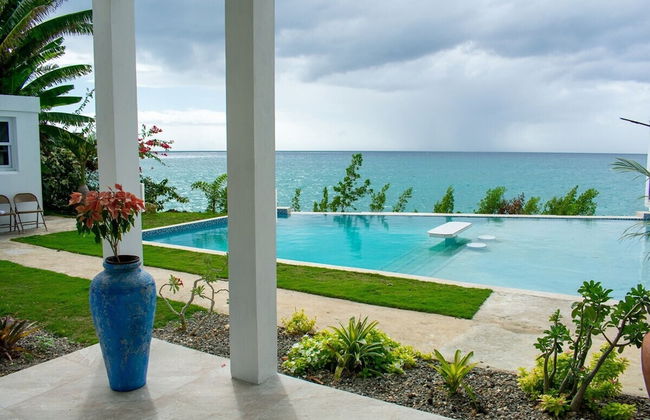 The W Villa 5 B R Oceanfront w Staff - Photo 31