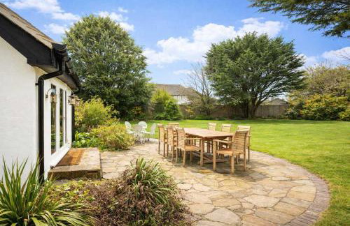 Spacious Coastal Family Home Sleeps 8 - Photo 33