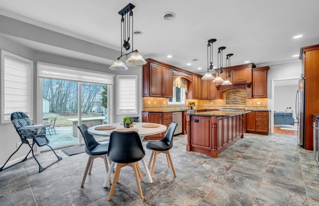 Cozy Private Home W Fireplace Outdoor Kitchen - Photo 51