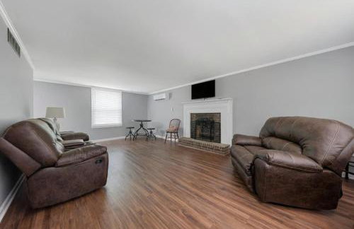 Dual Delight Stylish Duplex 2-Unit Home - Foto 11