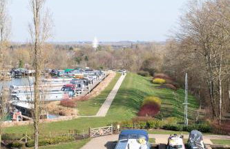 Lovely Home Near Canal, Park, & Central MK - Foto 26