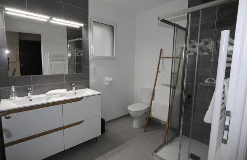 Gîte les iris Fleurs des Pyrénées - Climatisation - Borne VAE - Foto 10