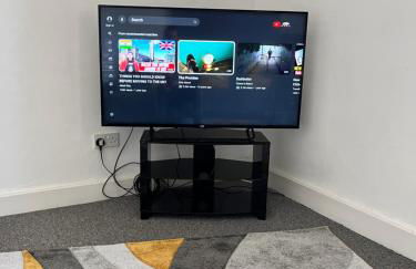 Luxury 3 Bedrooms Entire Flat - Self Check in & Check out - Photo 41