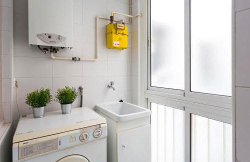 Spacious 4 Bedroom Apartment Fira BCN & Camp Nou - Foto 30