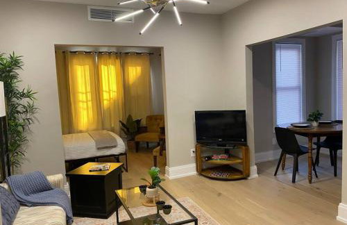 New Dearborn Luxury Relax, Explore, Repeat - Foto 1