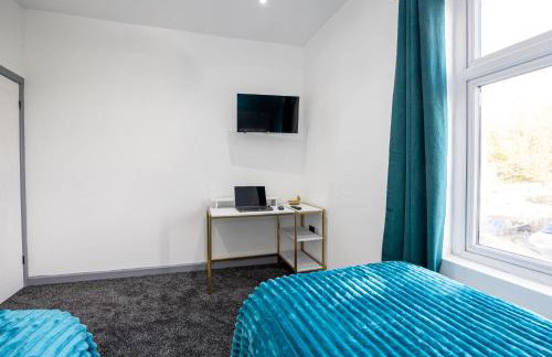 Bolton 2BR Cinema House, Free Parking, Fast WiFi, Comfortable Stay - Foto 19