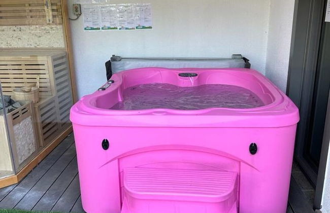 Magnificent Luxury Chateau in Vast Garden with Sauna & Hot Tubs - Photo 61