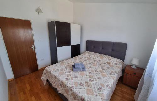 Sunny apartment with pool - Foto 17