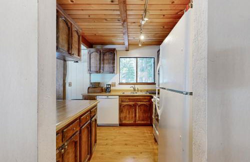 Less Than 2 Mi to Tahoe Donner Ski Resort Serene Retreat - Foto 9