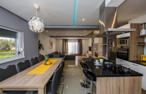 Villa Toni with 5 bedrooms and heated pool - Photo 44