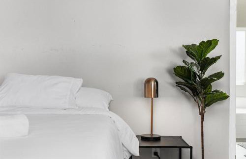 Spacious Home with Private Pool - Photo 19