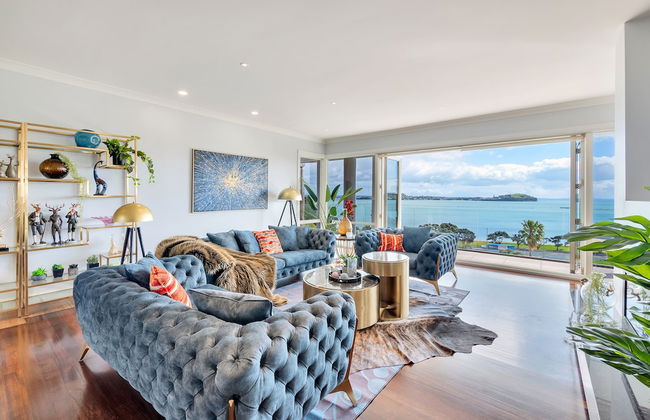 Magnificent Harbour View Villa in Orakei - Photo 14