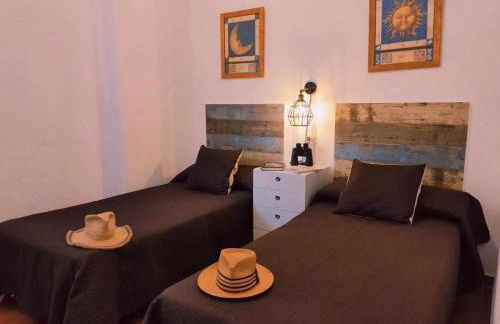 Dos Casas juntas y Patio común a 25 metros de la Playa - Photo 9