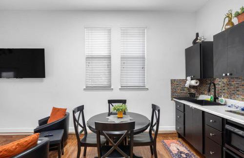 Chic & Cozy Spot Prime Location Near It All - Foto 9