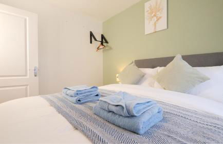 Central Getaway House with Parking, Garden, Wi-Fi - Foto 13