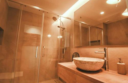 SeaHomes Vacations - Seafront Brand New Apt with PKG - Photo 21