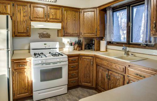 7 Mi to Munsinger Gardens Sartell Home with Deck - Foto 8