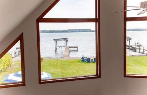 Katies Cottage Lakefront Stay with Hot Tub and Kayaks - Foto 25