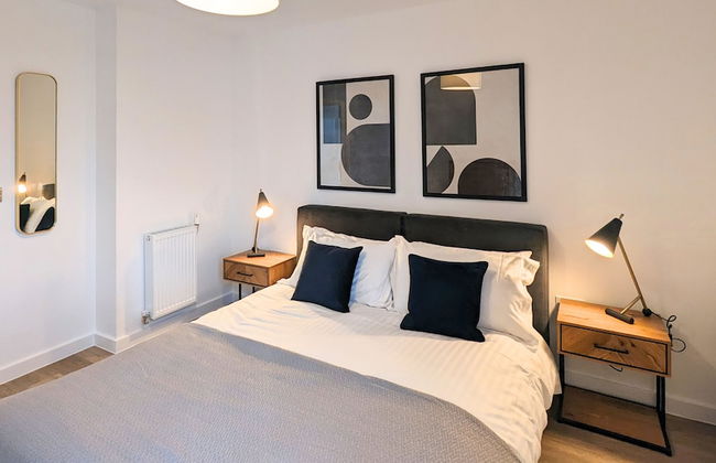 Southampton Waterside by Charles Hope - Photo 4