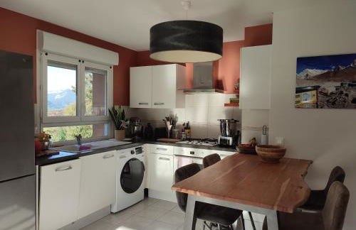 Appartement plein centre village, vue montagnes, proximité immédiate lac - Foto 2