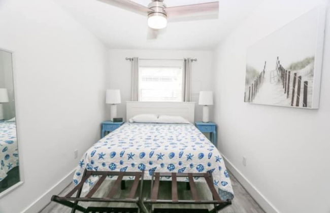 Calming Waves - 2 1 Condo 1 Block From Beach - Photo 8