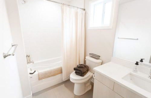 Comfy Family Home, Walkable Neighborhood + Patio! - Foto 54