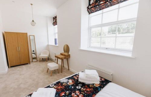 Grade II Mill Townhouse in Leeds with Free Parking which Sleeps 6 - Photo 19