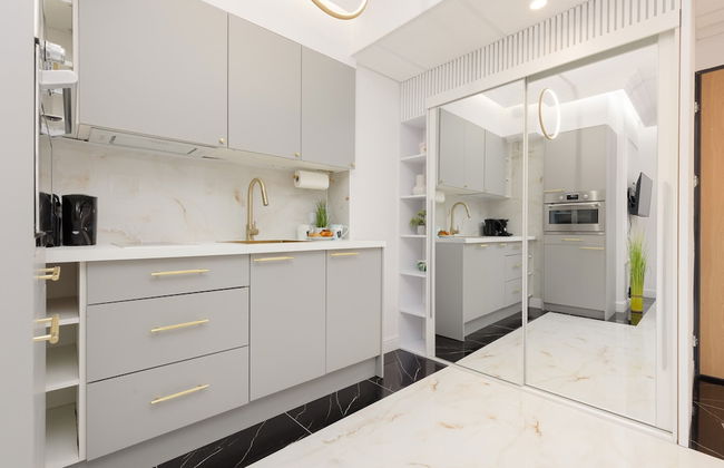 Glamour Studio by Renters Prestige - Photo 4